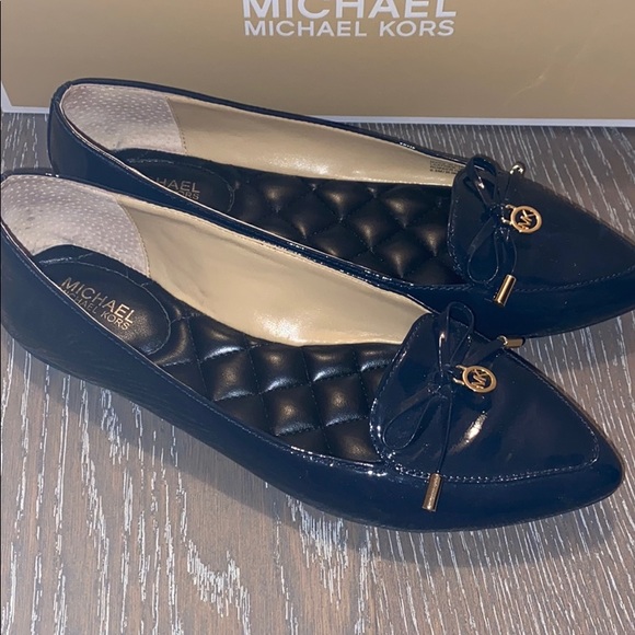 Michael Kors Shoes - Michael Kors Nancy Flat - Like New - Size 6.5🌸